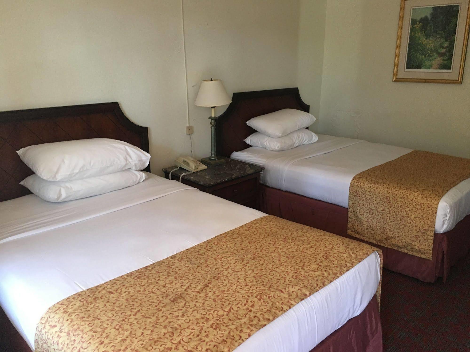 Waterford Inn ภายนอก รูปภาพ