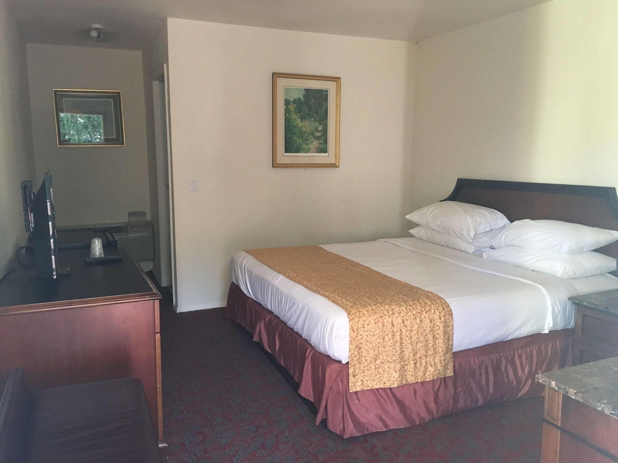 Waterford Inn ภายนอก รูปภาพ
